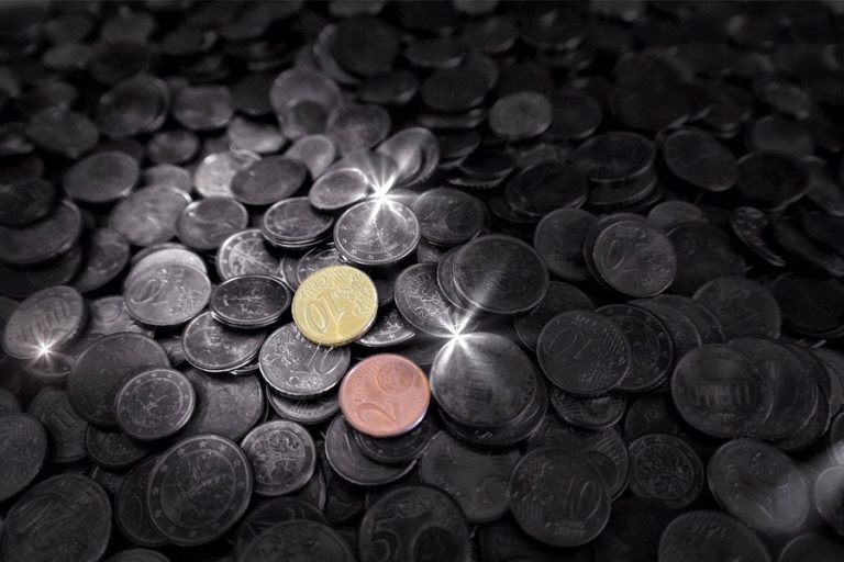 Júniusban közel 4000 milliárd forint készpénz volt forgalomban