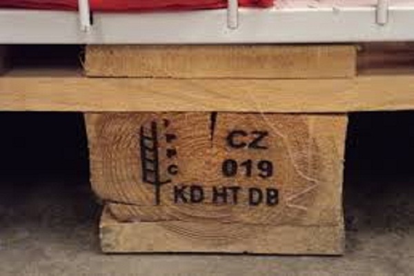Százmilliós támogatásból épült a tiszalöki raklaptőkegyártó üzem Százmilliós támogatásból épült a tiszalöki raklaptőkegyártó üzem