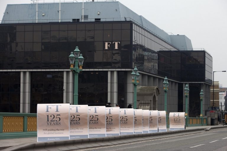 A Pearson 844 millió fontért adja a Financial Timest