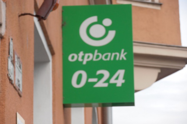 Csányi, Wolf, Kovács: újabb OTP-részvényeladások