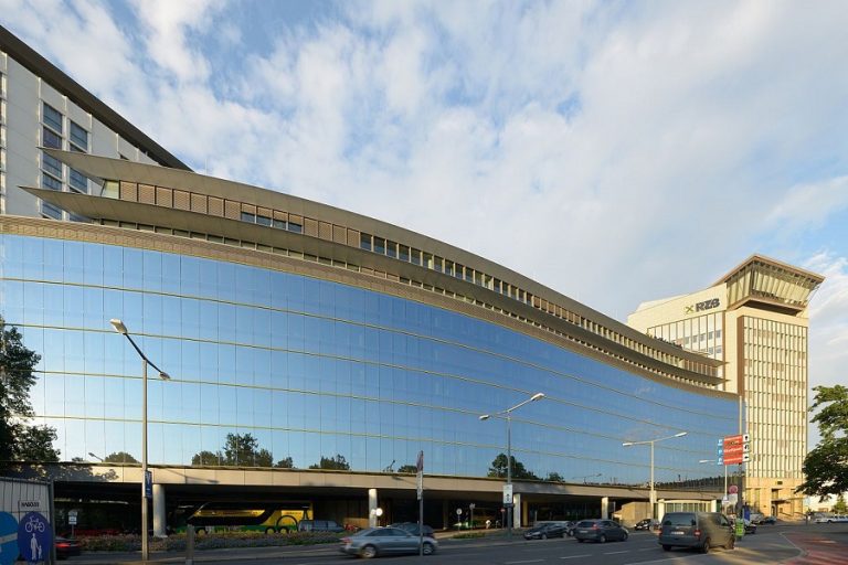 Minden harmadik magyarországi fiókját bezárja a Raiffeisen Bank Minden harmadik magyarországi fiókját bezárja a Raiffeisen Bank