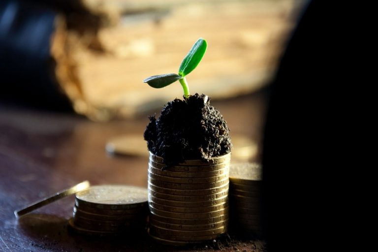 KSH: 243 200 forint volt az első félévben a bruttó átlagbér