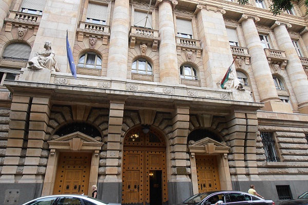 MNB: szeptember végével kezdődhet a rossz hitelek kivásárlása