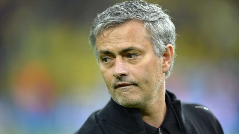 Sokba kerülne a Chelsea-nek Mourinho menesztése