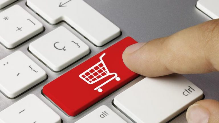 Utánvéttel fizet a 2,3 millió magyar online vásárló többsége