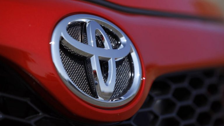 Egymilliárd dollárt szán a Toyota az önjáró autóra
