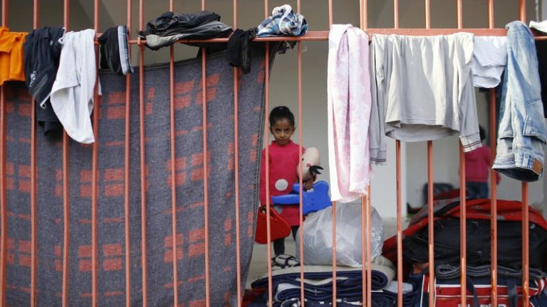 Az EU 3 milliárd euróval támogatja a törökországi migránsok ellátását