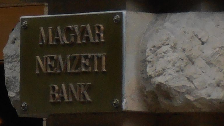 Windisch László: a pénzügyi közvetítőrendszer ma stabilabb, mint egy éve