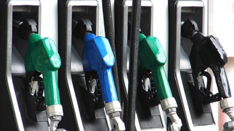 Mától drágábban tankolhatnak a benzinesek