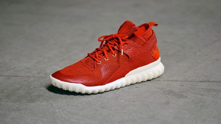Tűzvörös cipőkkel köszönti az Adidas a majom évét