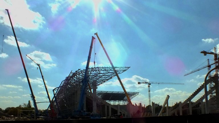 Stadionépítés segít formában maradni az építőiparnak