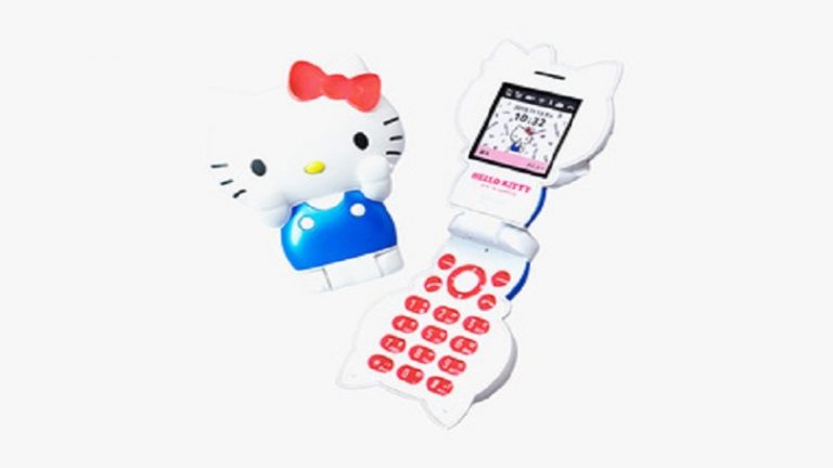 Szelfizni sem tud a Hello Kitty mobil, mégis bejöhet