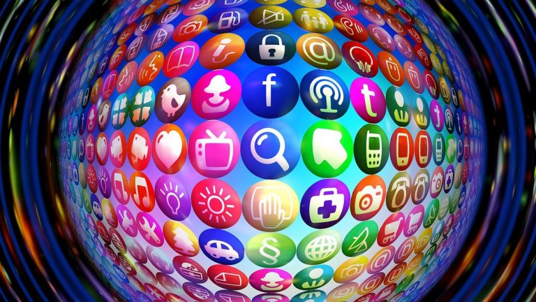 Közösségi média marketing: a 2016-os trendek Közösségi média marketing: a 2016-os trendek