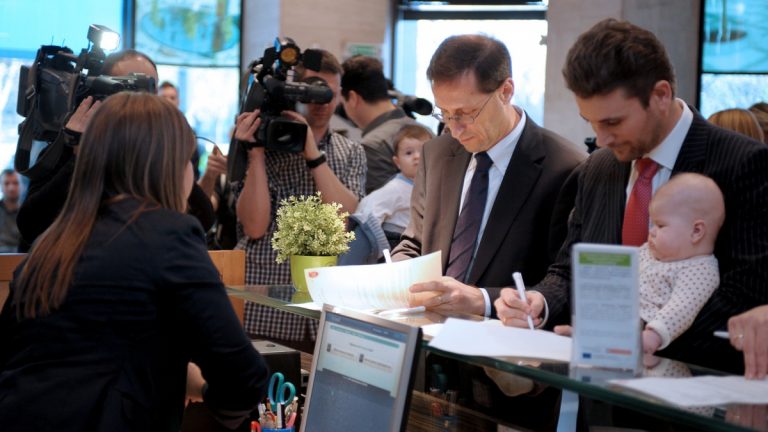 Reklám nélkül megfeledkeznek a szülők a babakötvényről