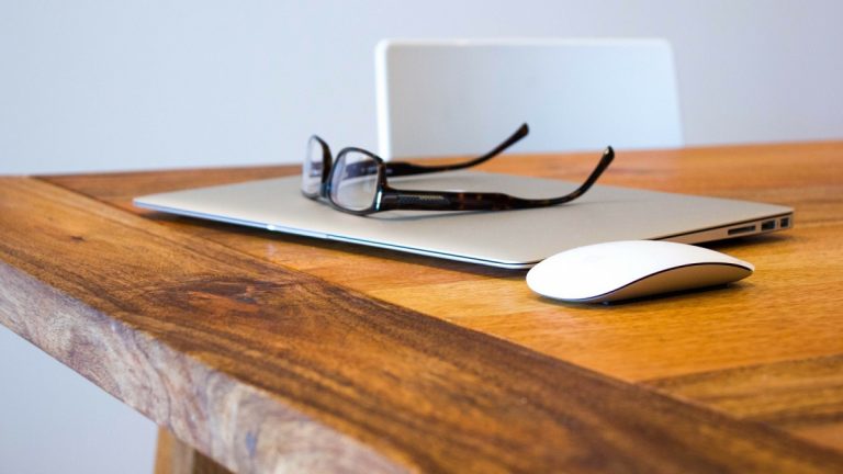 Visszahívja az Apple az új Macbook töltőit