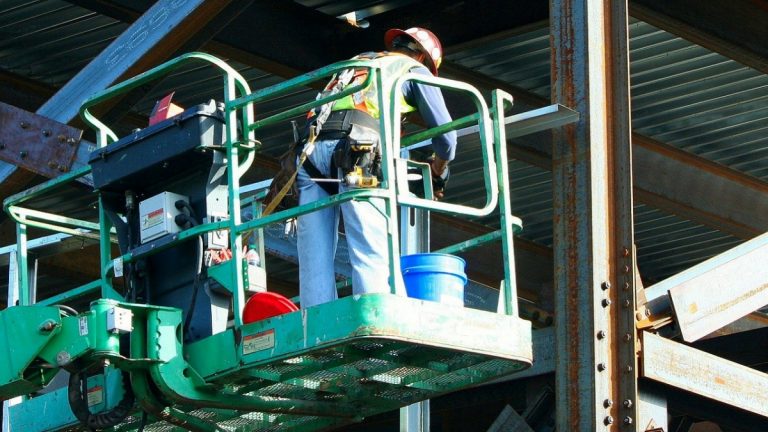 Idén 15 milliárd forinttal támogatják a magyar nagyvállalatok beruházásait