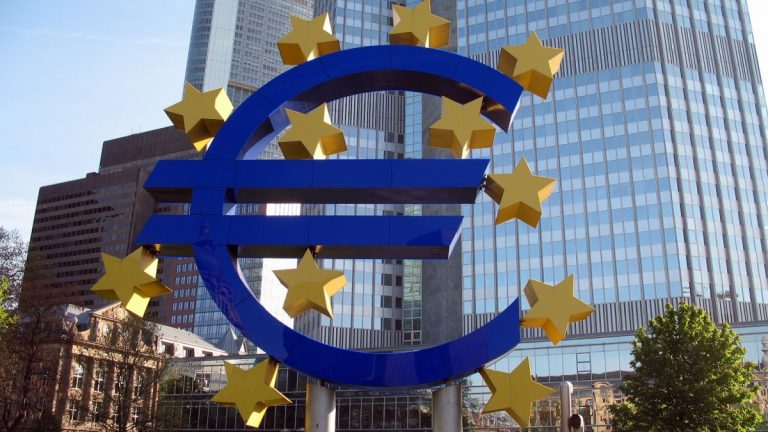 Nullára vágta az eurókamatot az EKB