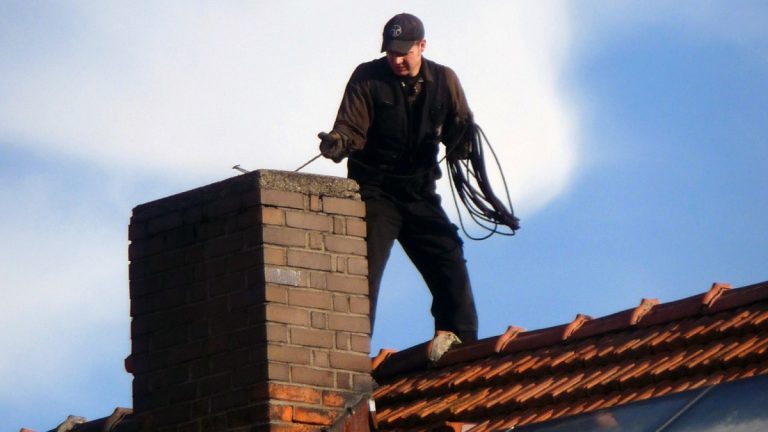 Kéményseprőket toboroz tizenöt megyébe a katasztrófavédelem