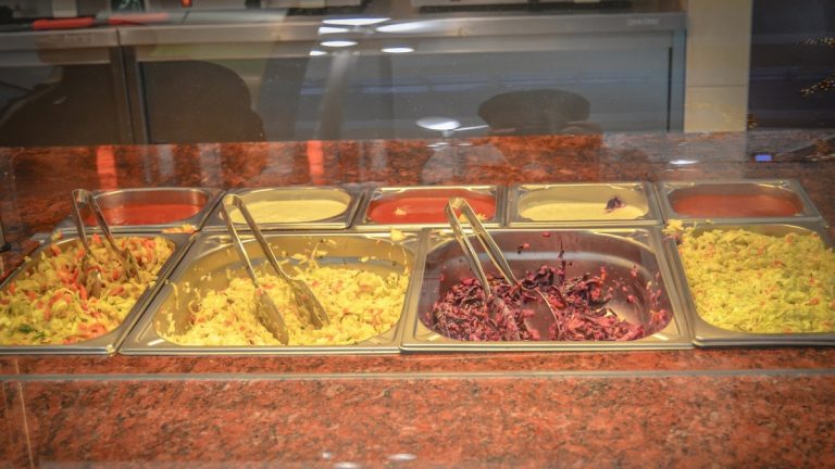 Központosítaná a kormány a közétkeztetést