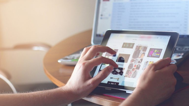 Jön az ingyen wifi és a széles sávú internet minden településen