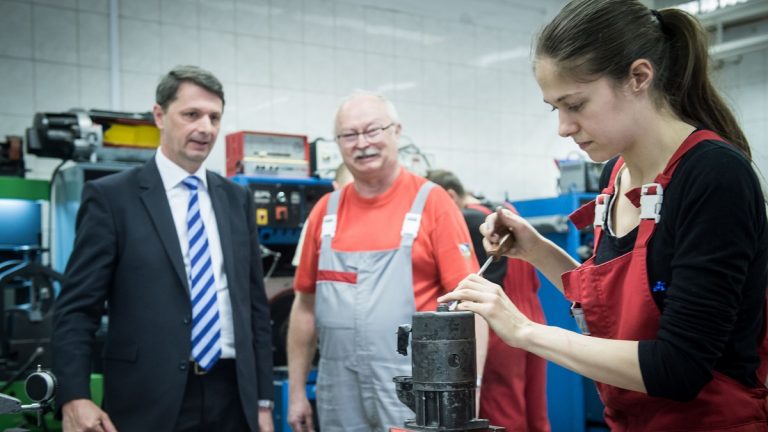 Szakmák éjszakája: több mint 4000 program várja pénteken az érdeklődőket