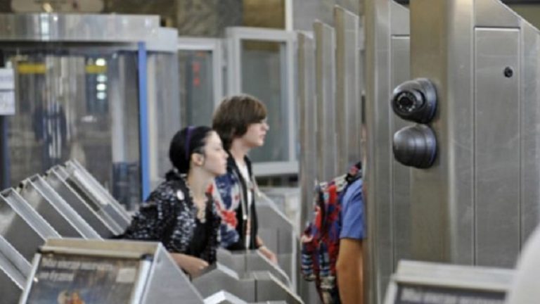 Mindenkit rögzítenek a moszkvai metró okoskamerái