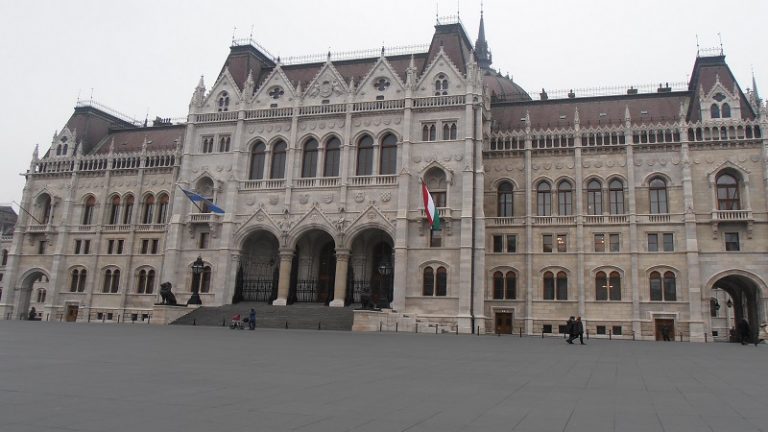 Nyolcszáznál is több módosító javaslat a jövő évi büdzséhez