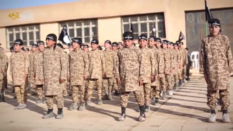 Időzített bombák a kiképzett gyerek terroristák