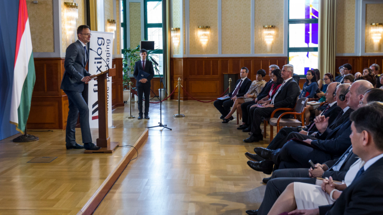 Csomagológyárat és logisztikai központot épít az M-FlexiLog