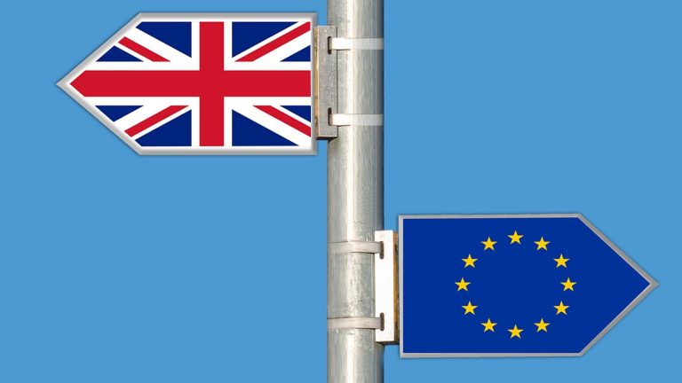 A brit kormány csak viszonossági alapon garantálja az EU-bevándorlók jogait
