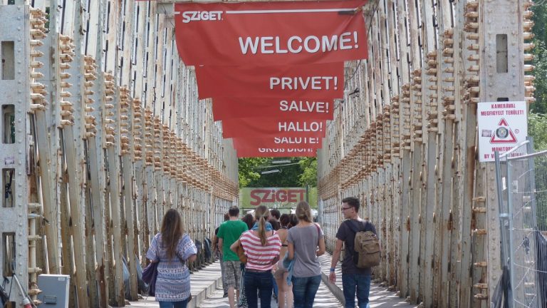 Ezt tanácsolja a fogyasztóvédelem a Szigeten bulizóknak