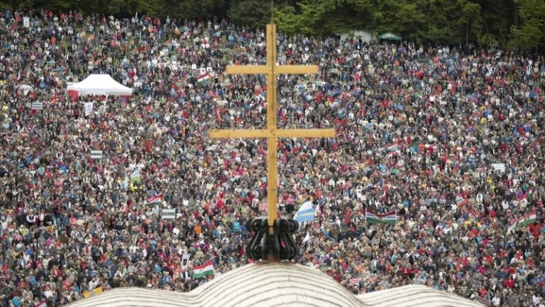 Mégsem lehet UNESCO-védett a csíksomlyói búcsú?