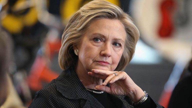 Hillary Clinton egészségét bizonygatják a demokraták