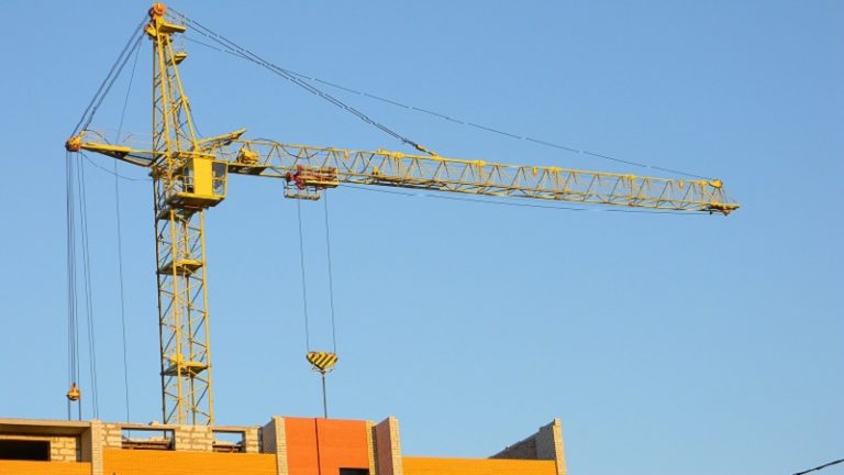 Beruházások: 20 százalékos visszaesés a második negyedévben