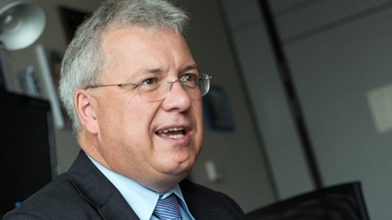„Nincs rendben, ha egy szűk rétegre külön szabályok vonatkoznak, a többségnek pedig esélye sincs”