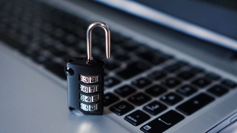 Hogyan védjük a bizalmas jogi dokumentumokat a hackertámadások ellen?