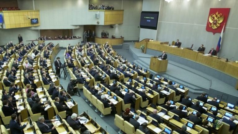 Akár alkotmányt is módosíthat Putyin pártja