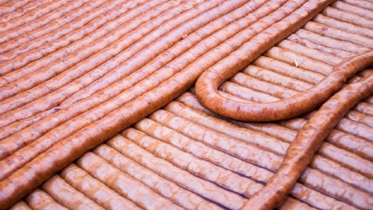 Ennél a kolbásznál nem baj, hogy „zöld-fehér”
