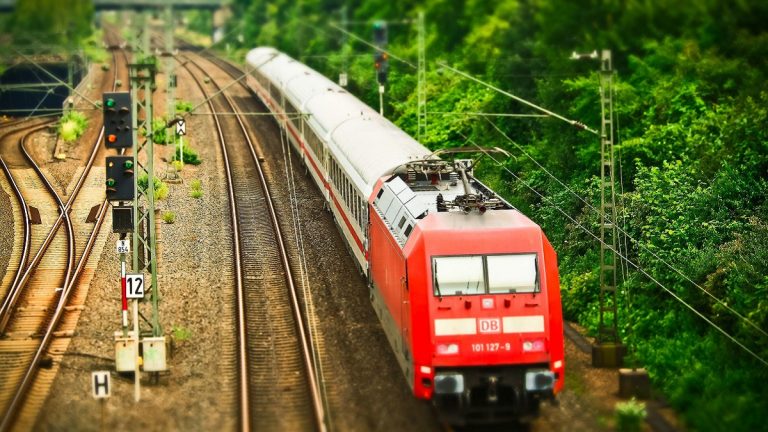 Európai Parlament: zöld jelzés az ajándék Interrail-bérletnek