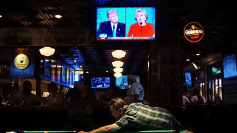 Trump és Clinton egymást vádolta a második tévévitában