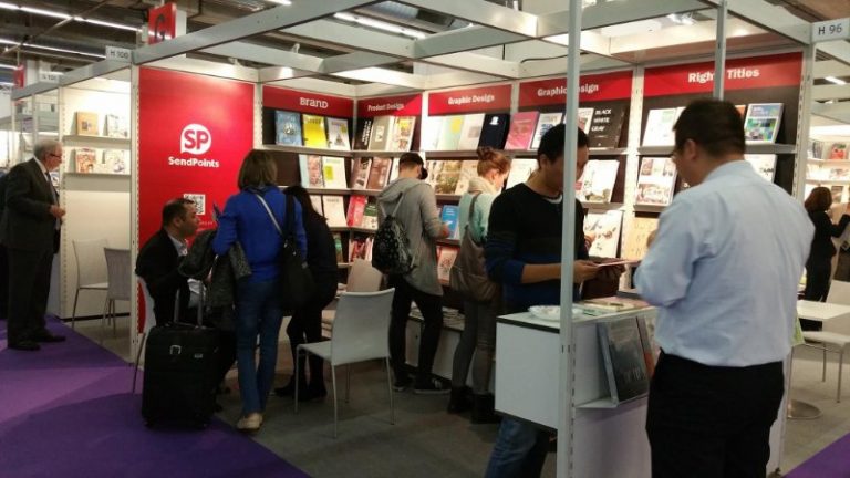 Négyezer felolvasás és találkozó a Frankfurti Könyvvásáron