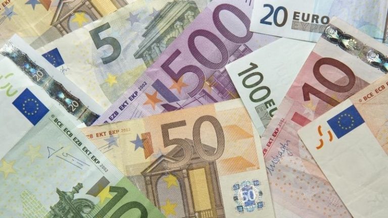 Több mint kétmillió eurót kapnak a magyarok Szlovákiában