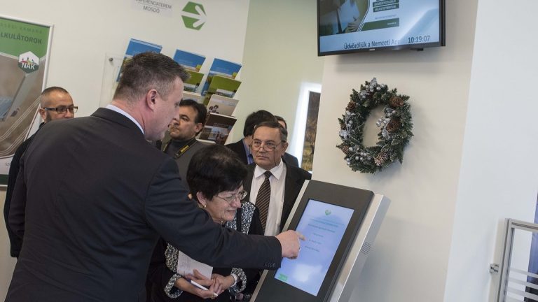 Megnyílt az első NAK szolgáltató központ Megnyílt az első NAK szolgáltató központ