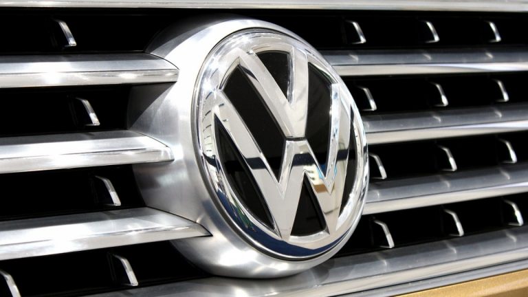 A botrány ellenére tartják árukat a Volkswagen dízel autói