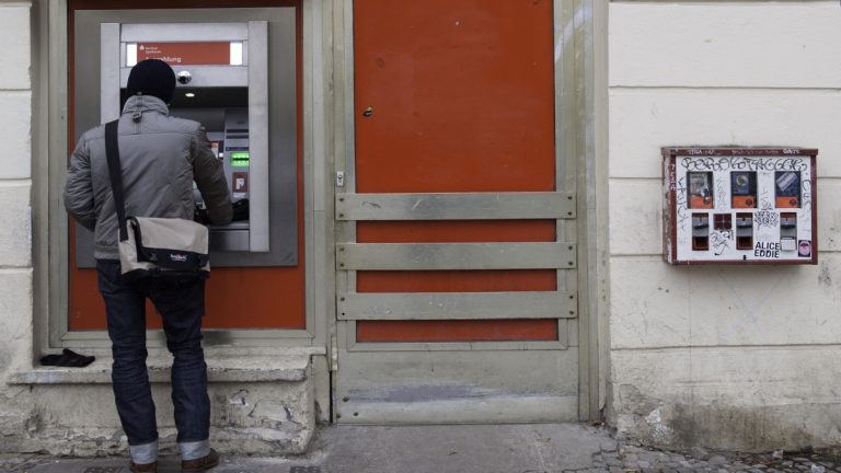 Három év alatt bezárták minden tizedik bankfiókot
