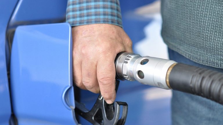 Péntektől még olcsóbban tankolhat a hazai kutakon