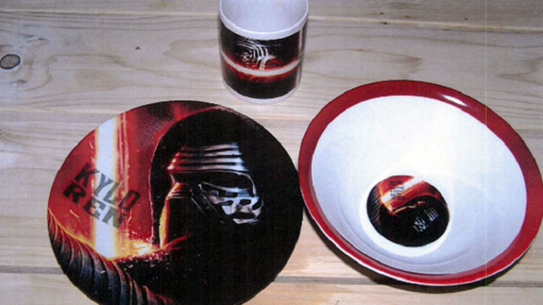 Mérgező egy gyerekeknek szánt Star Wars-os étkészlet Mérgező egy gyerekeknek szánt Star Wars-os étkészlet