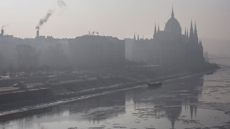 Újra szabadon járhatnak az autók Budapesten