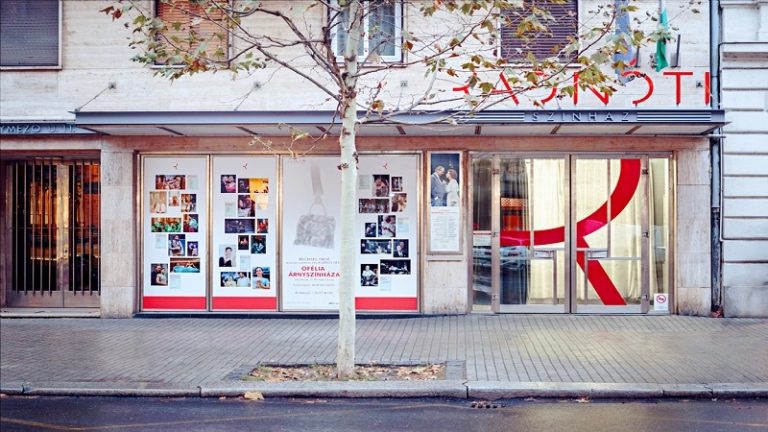 Új arculat, új weblap – építkezik a Radnóti Színház