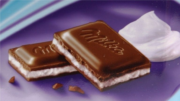 Plüss tehenek hatalmas csordájával csábít a Milka